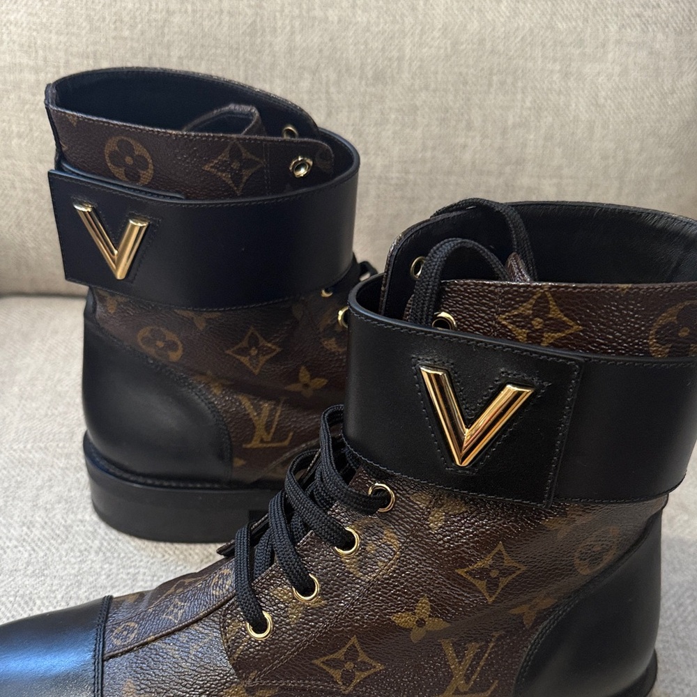 Louis Vuitton Calfskin Monogram Wonderland Flat Ranger Boots 39.5 - Picture 8 of 9